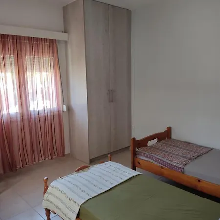 κιατο-πευκιας: Seaside Corner House With Garden Apartment *