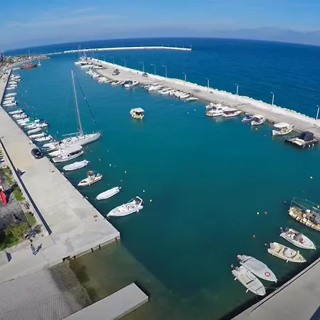 κιατο-πευκιας: Seaside Corner House With Garden Apartment *