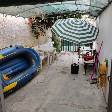 κιατο-πευκιας: Seaside Corner House With Garden Apartment *