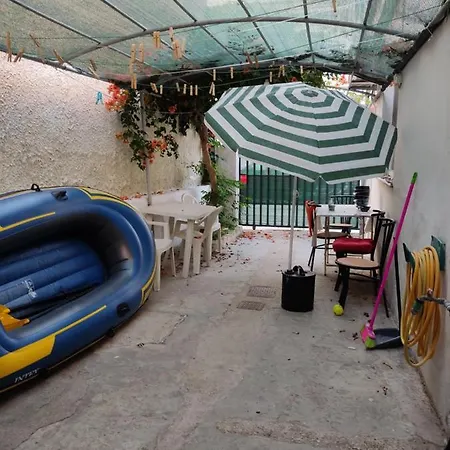 Apartment κιατο-πευκιας: Seaside Corner House With Garden Pasion
